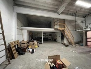 Light Industrial in Lyon to rent Interior Photo- Image 1 of 3