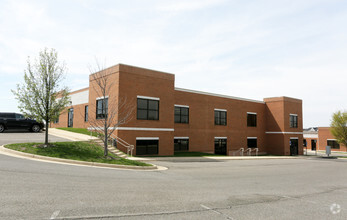 240-254 Airport Rd, Winchester, VA for sale Primary Photo- Image 1 of 34