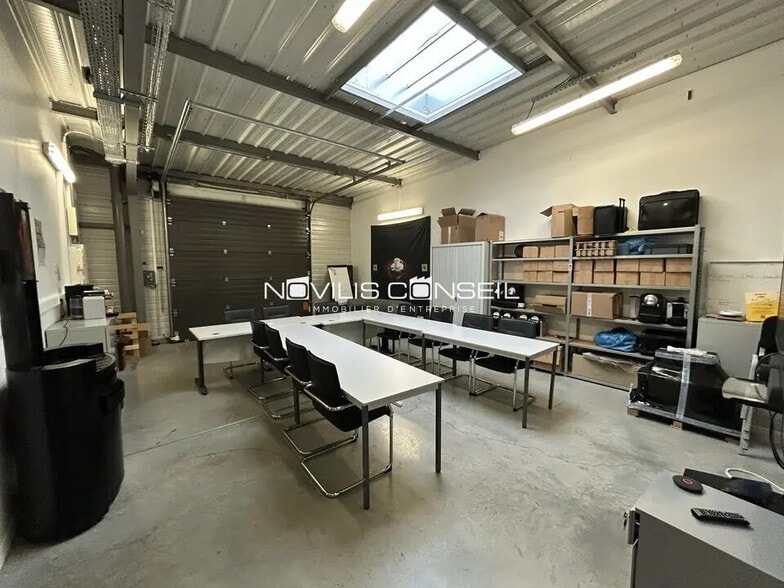 Light Industrial in Montrabé to rent - Interior Photo - Image 2 of 7