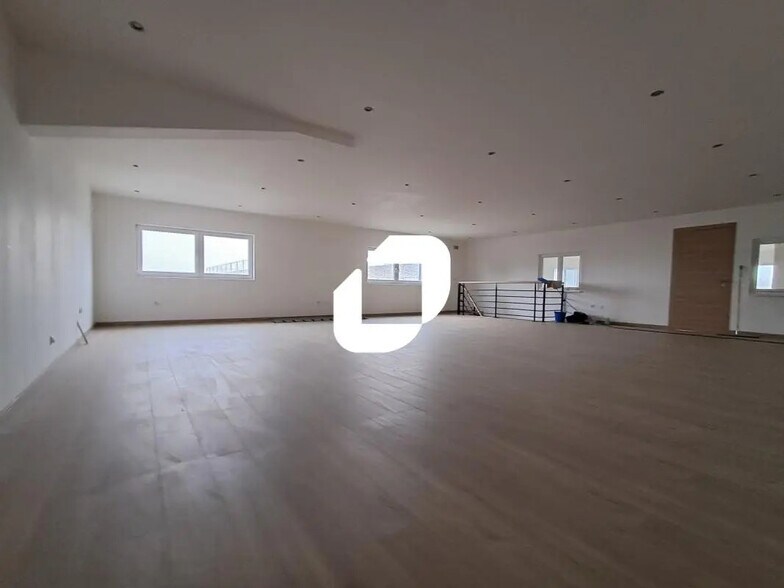 Office in Fretin to rent - Interior Photo - Image 2 of 6