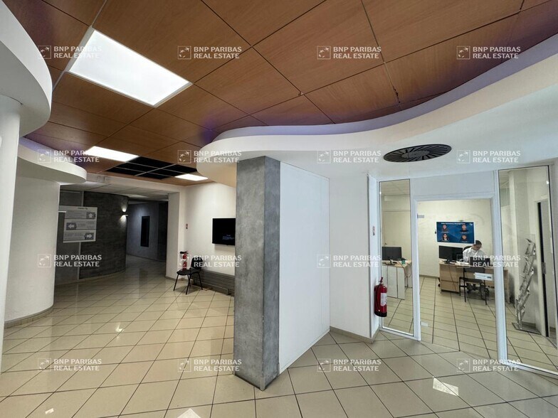 Office in Marseille to rent - Interior Photo - Image 2 of 20