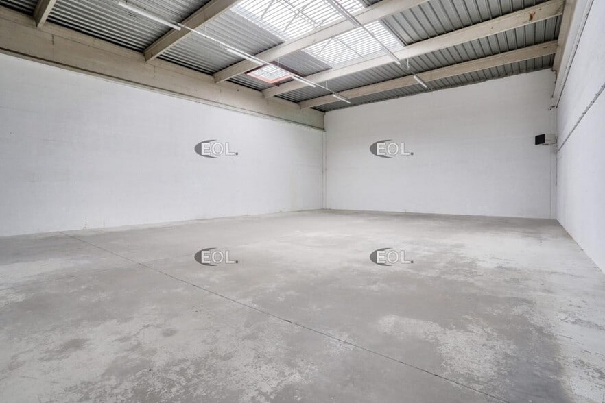 Light Industrial in SAINT-OUEN-L'AUMONE to rent - Interior Photo - Image 2 of 10