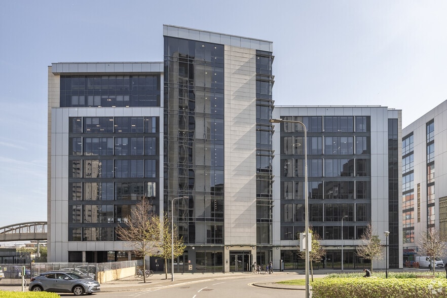 Tyndall St, Cardiff to rent - Building Photo - Image 1 of 14