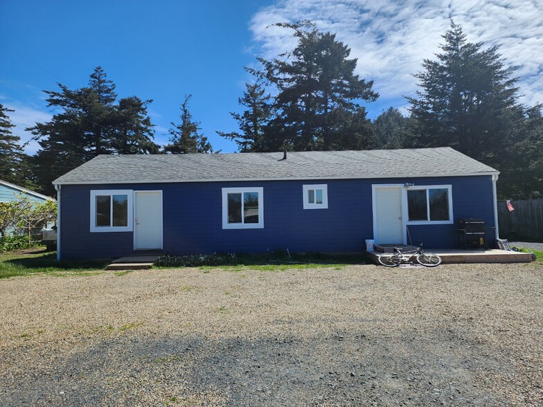 819 12th St, Port Orford, OR for sale - Primary Photo - Image 1 of 14