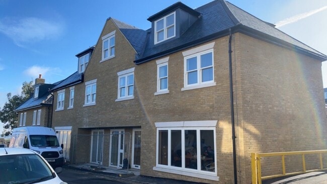 More details for 6-10 Moxon St, Barnet - Office to Rent