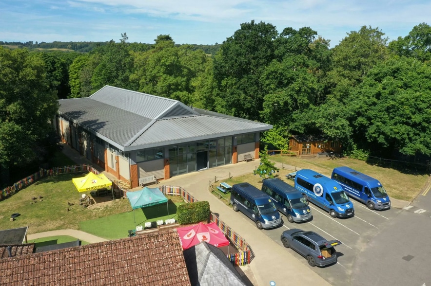 Hullbrook Ln, Guildford for sale - Building Photo - Image 2 of 13