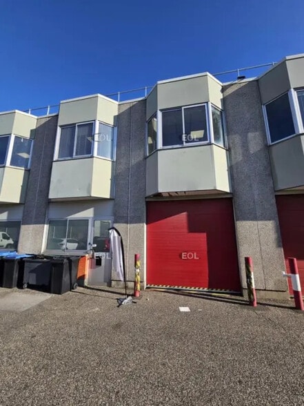 Light Industrial in Villejuif to rent - Building Photo - Image 1 of 11