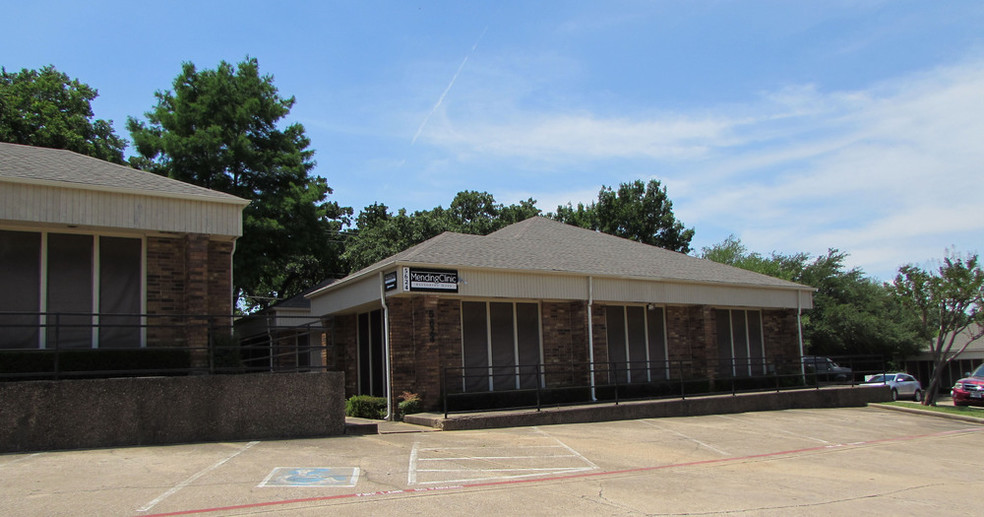 5612 SW Green Oaks Blvd, Arlington, TX for rent - Building Photo - Image 3 of 7