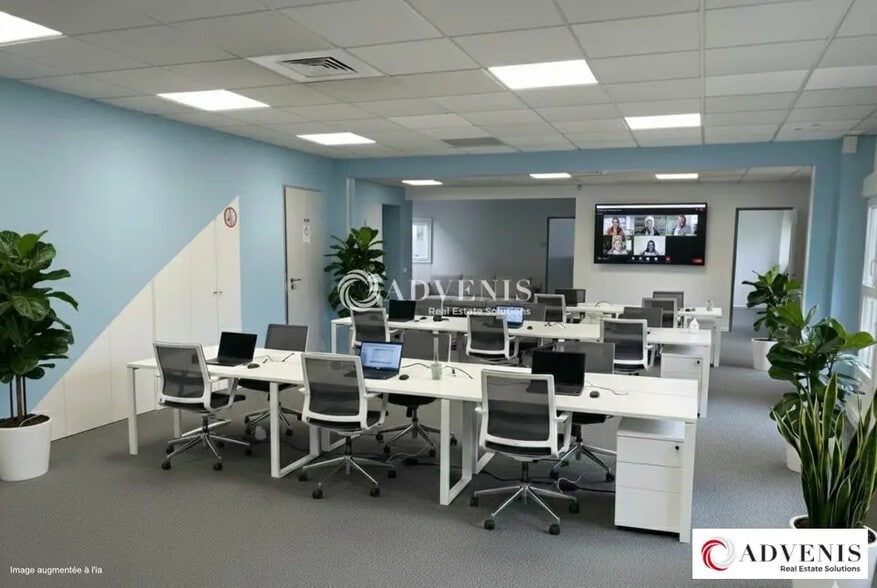 Office in Lormont to rent - Building Photo - Image 1 of 12