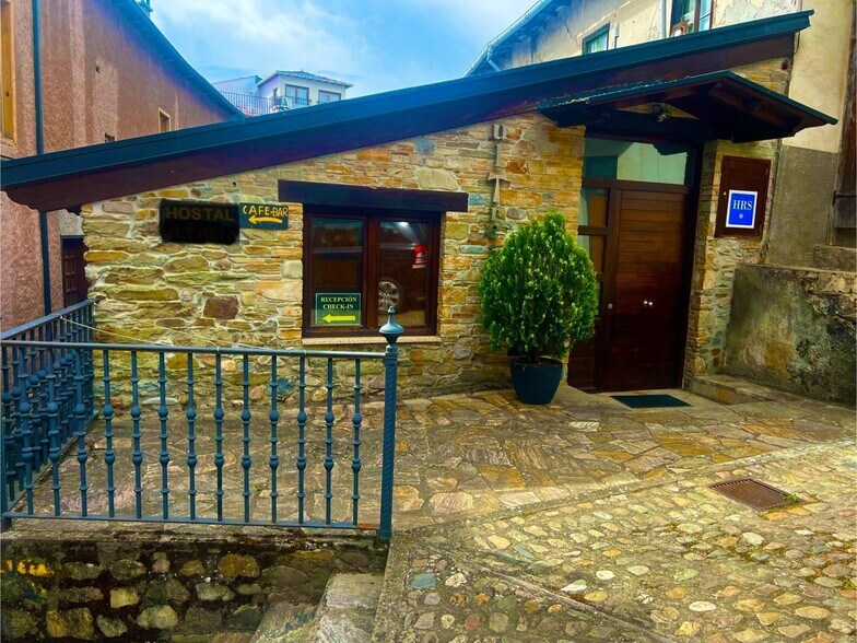 Retail in Villafranca del Bierzo, León for sale - Building Photo - Image 2 of 38