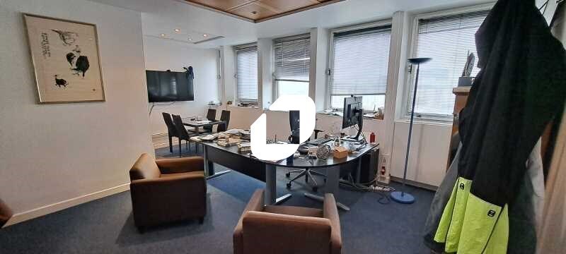 Office in Paris for sale - Interior Photo - Image 3 of 4