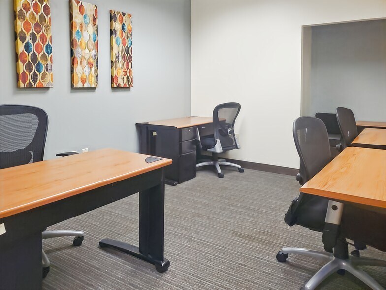 8875 Hidden River Pkwy, Tampa, FL to rent - Interior Photo - Image 1 of 14