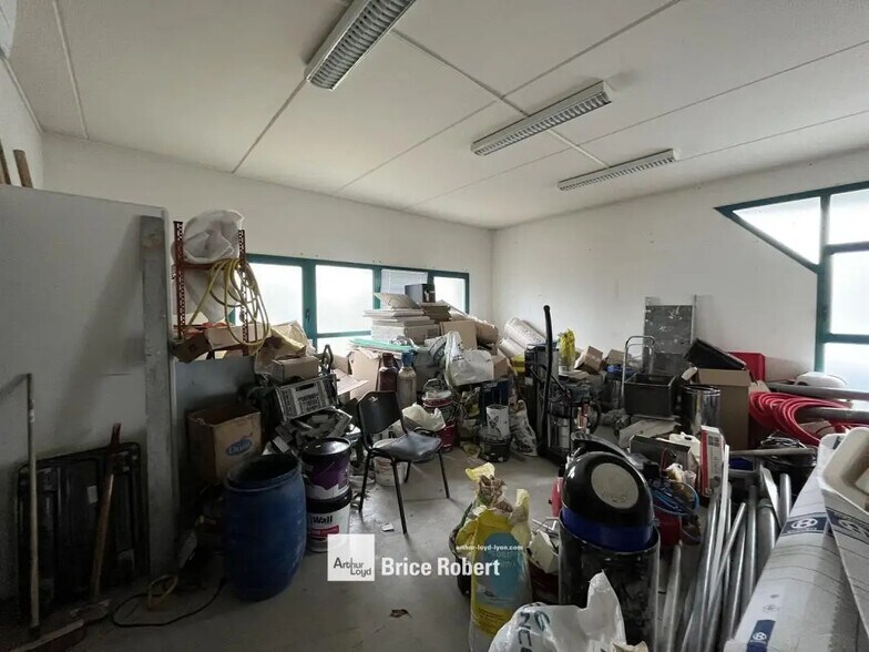 Light Industrial in Bron to rent - Interior Photo - Image 3 of 6