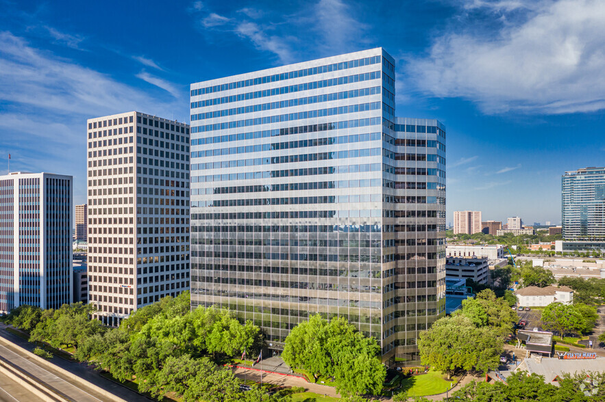 1900 West Loop S, Houston, TX for rent - Building Photo - Image 1 of 16