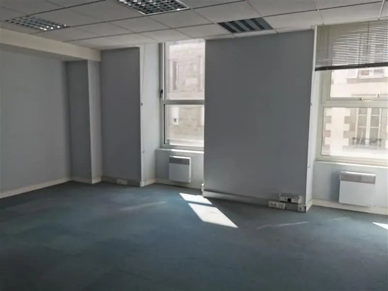 Location Bureaux 292 m² - Photo 1