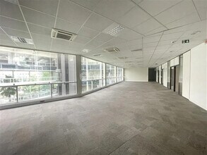 Office in Villepinte to rent Building Photo- Image 2 of 2