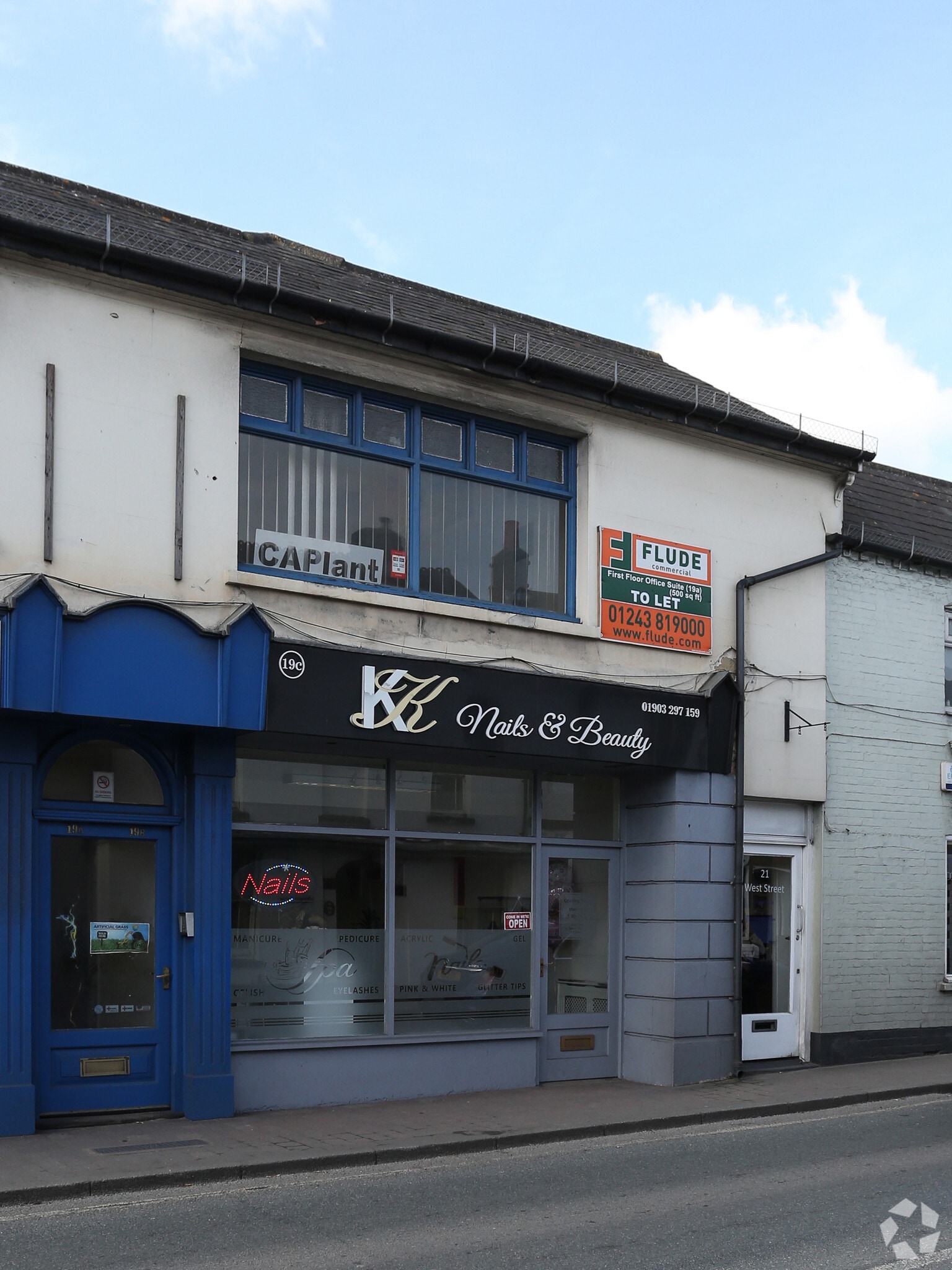 19a-19c West St, Storrington to rent Primary Photo- Image 1 of 3