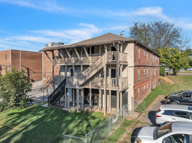 2930 E Magnolia Ave, Knoxville, TN for sale - Building Photo - Image 1 of 1