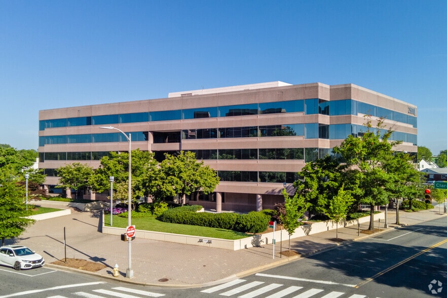 2500 Wilson Blvd, Arlington, VA to rent - Building Photo - Image 1 of 5