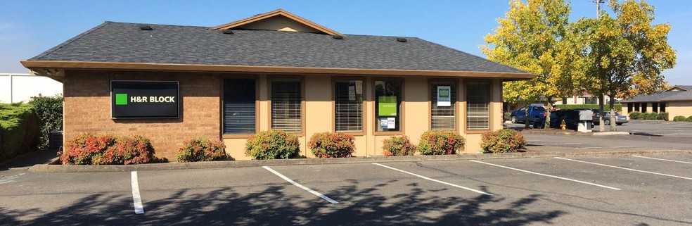 1585 N Pacific Hwy, Woodburn, OR for rent - Building Photo - Image 1 of 4