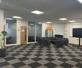10 Waterside Way, Northampton to rent Interior Photo- Image 2 of 4
