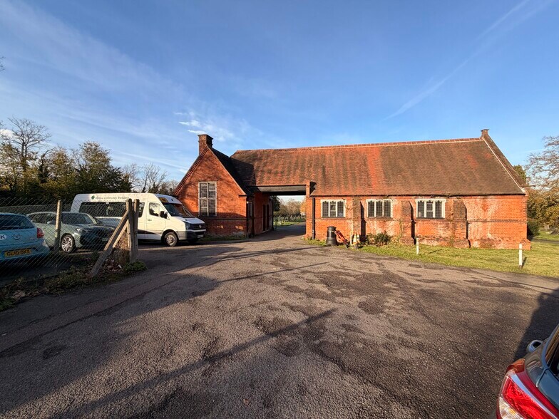 64 Pinner Rd, Harrow to rent - Building Photo - Image 2 of 4