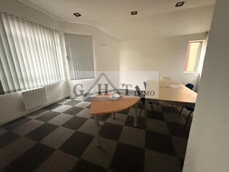 Office in Linas to rent - Interior Photo - Image 2 of 6