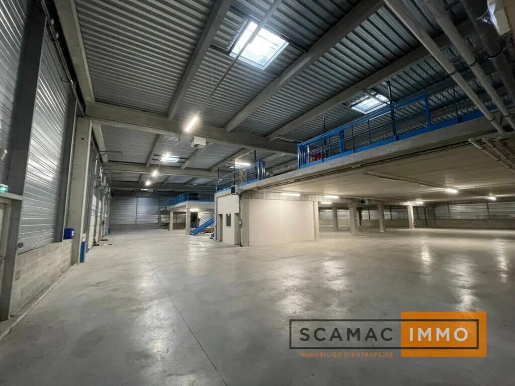 Location Entrepôt 2 306 m² à 5 186 m² - Photo 1