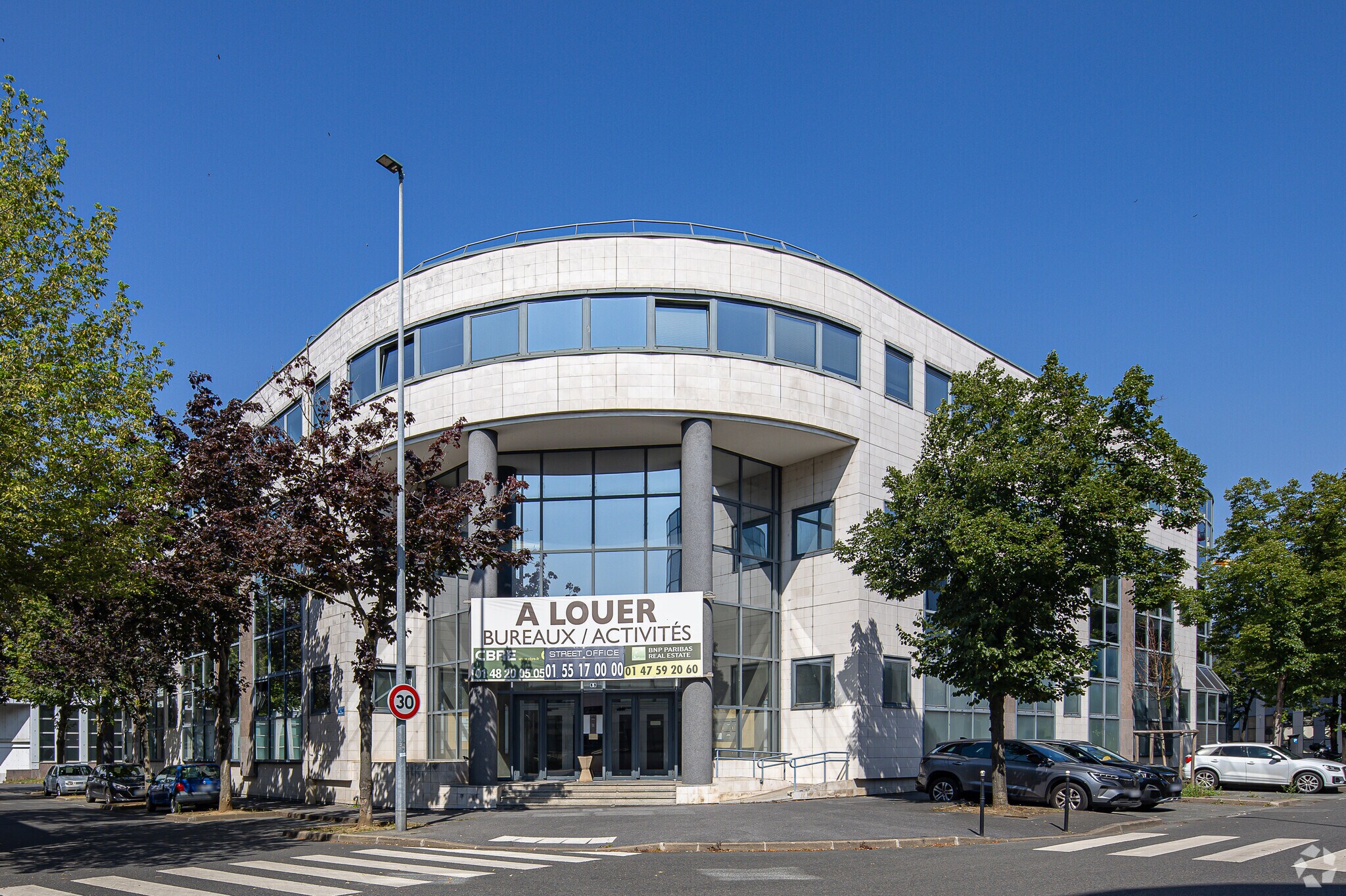 Office in Clichy to rent Primary Photo- Image 1 of 3