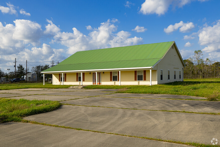 8608 FM 1960, Dayton, TX for sale - Primary Photo - Image 1 of 13