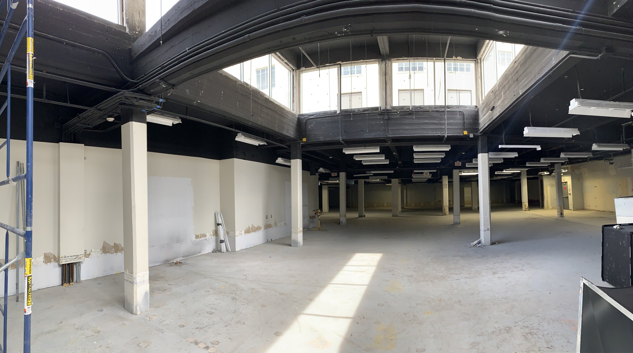 209 W 9th St, Austin, TX to rent Interior Photo- Image 1 of 11