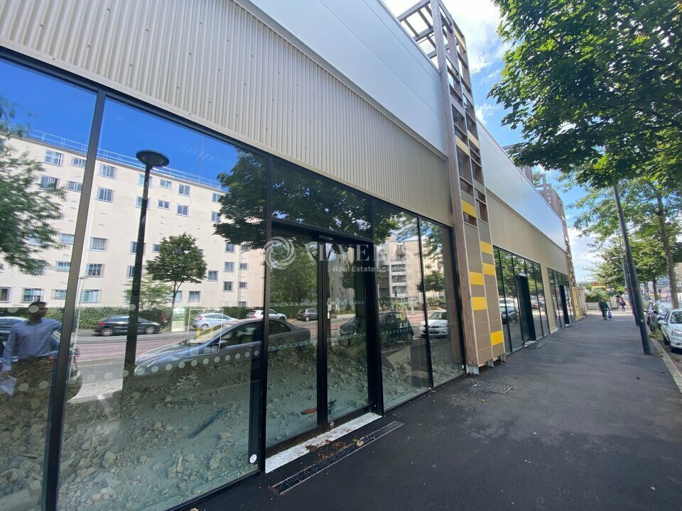 Retail in Fresnes to rent Building Photo- Image 1 of 7