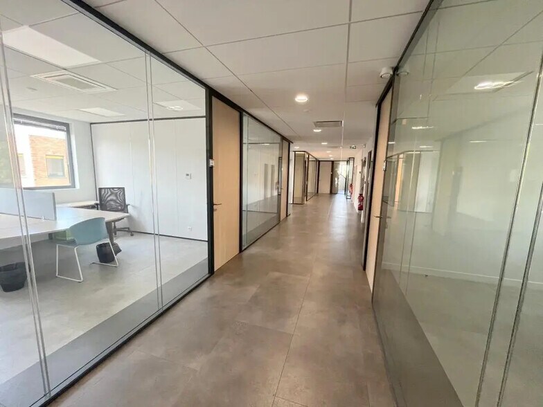 Office in Saint-Germain-en-Laye to rent - Building Photo - Image 2 of 6