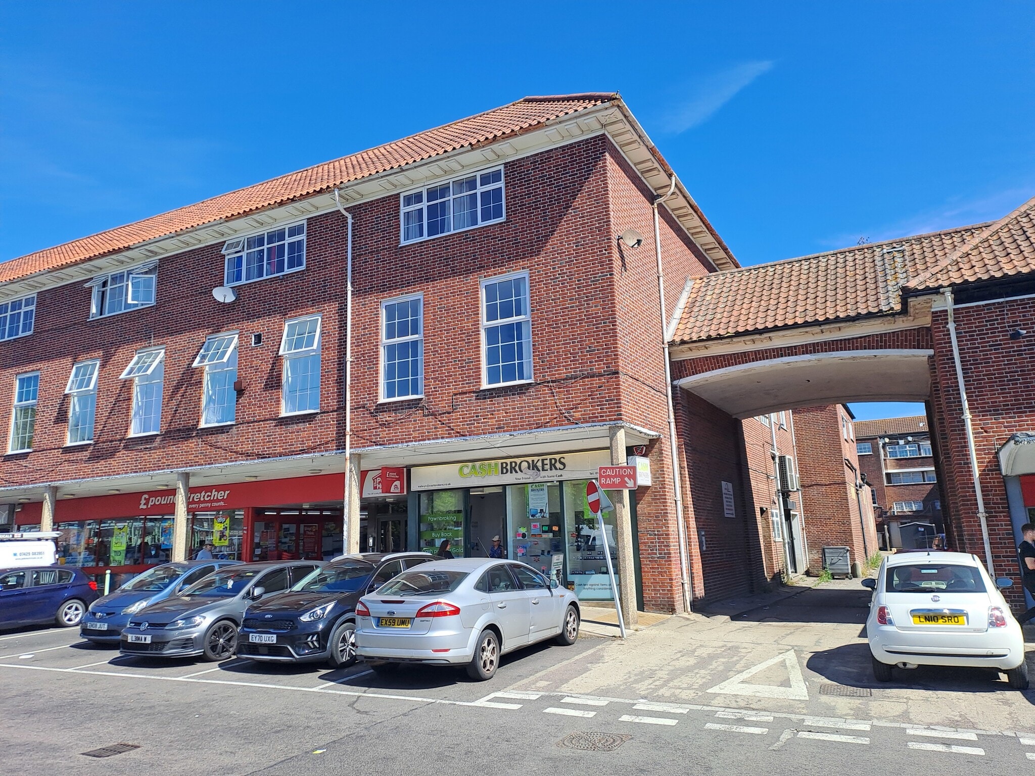 8A Church Rd, Welwyn Garden City to rent Building Photo- Image 1 of 10