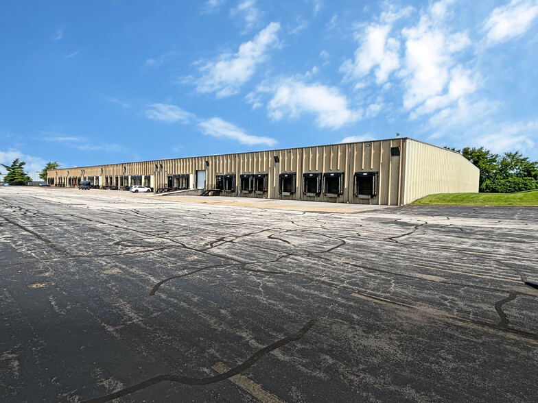 8801-8845 Seeger Industrial Dr, Berkeley, MO for rent - Building Photo - Image 1 of 5