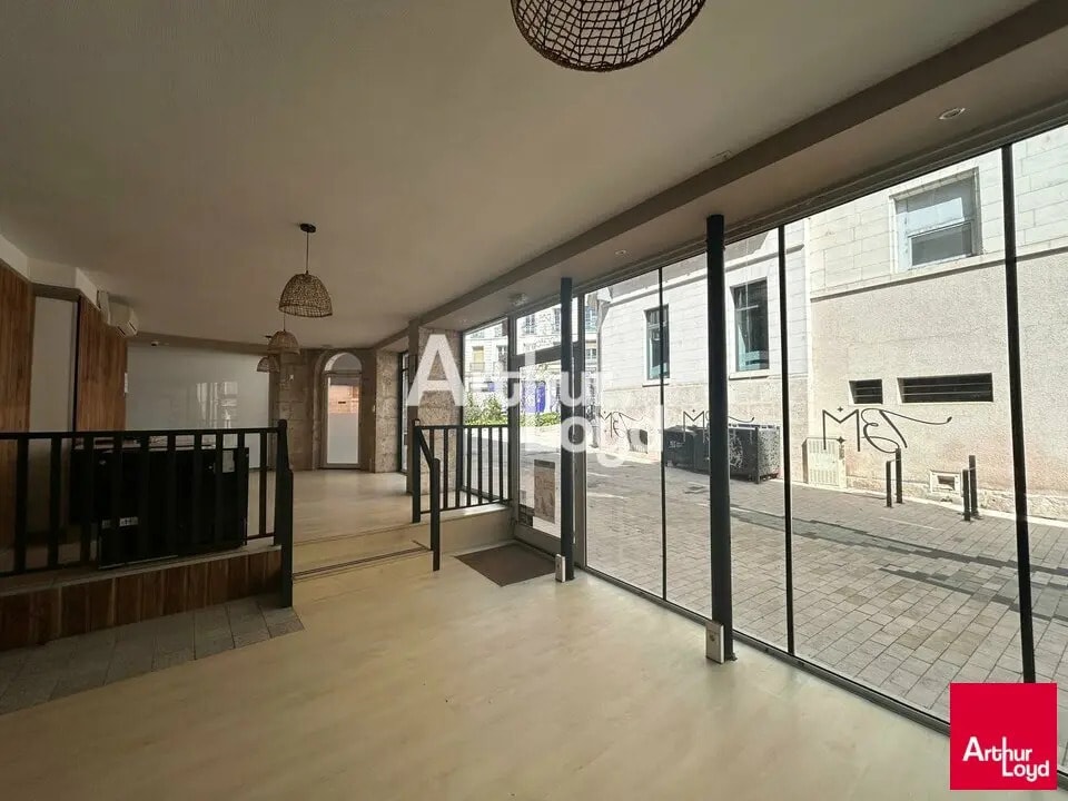 Location Commerce 122 m² - Photo 1