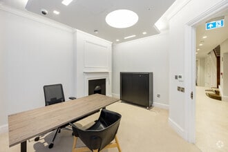 56 Grosvenor St, London to rent Interior Photo- Image 2 of 4