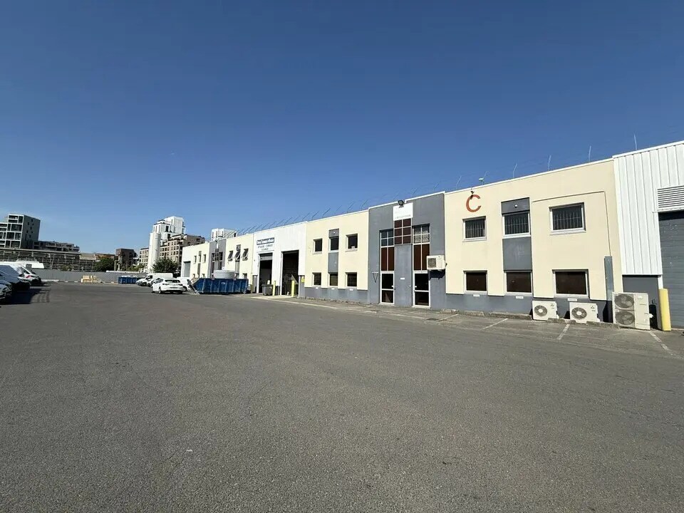 Light Industrial in Gennevilliers to rent Building Photo- Image 1 of 8