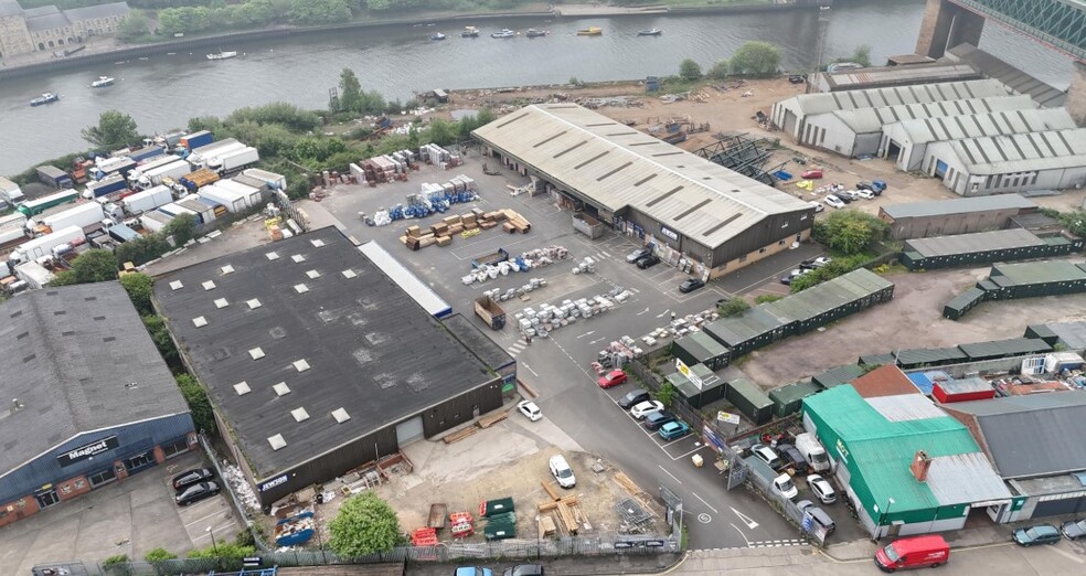 Two Warehouse Units with Extensive Yard portfolio of 2 properties for sale on LoopNet.co.uk - Building Photo - Image 1 of 5