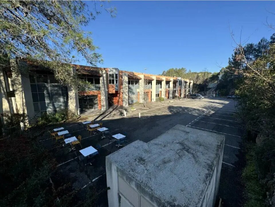 Location Entrepôt 2 352 m² - Photo 1