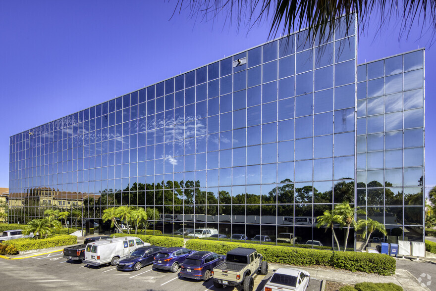 5100 W Kennedy Blvd, Tampa, FL for rent - Building Photo - Image 1 of 8