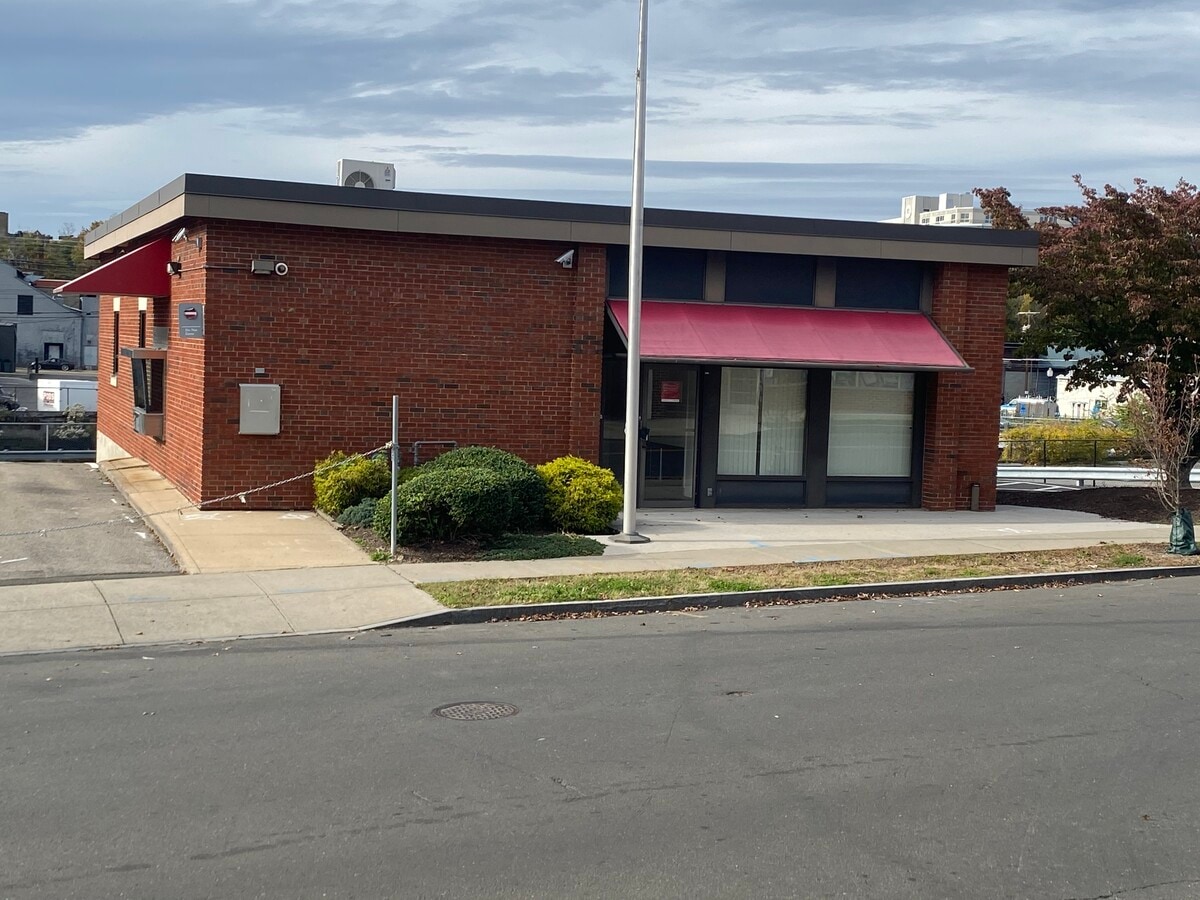 30 S Water St, Greenwich, CT 06830 ALL NEW RETAIL WITH PARKING