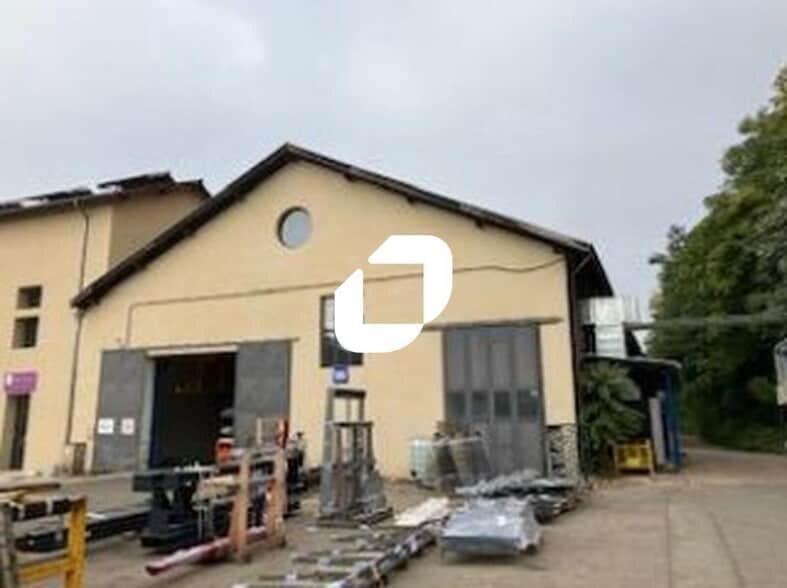 Light Industrial in Neuville-sur-Saône to rent - Building Photo - Image 2 of 5