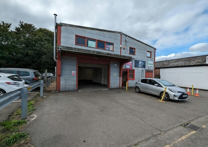 10-14 Cherry St, Woking to rent - Building Photo - Image 3 of 4