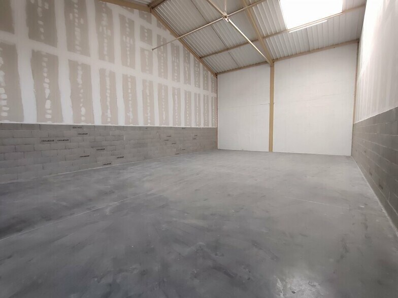 Light Industrial in Bourgoin-Jallieu for sale - Building Photo - Image 3 of 12