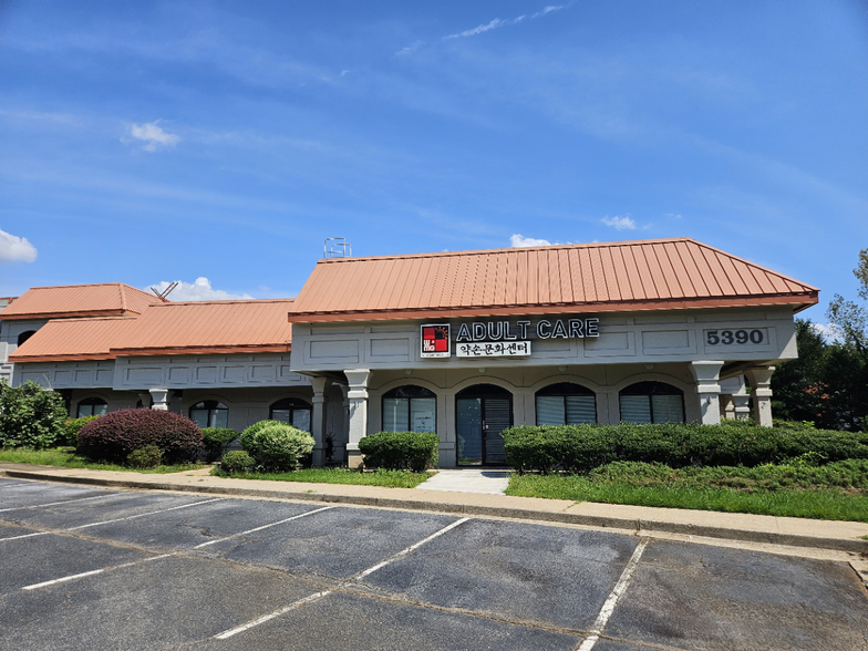 5390 Peachtree Industrial Blvd, Norcross, GA for rent - Building Photo - Image 1 of 23