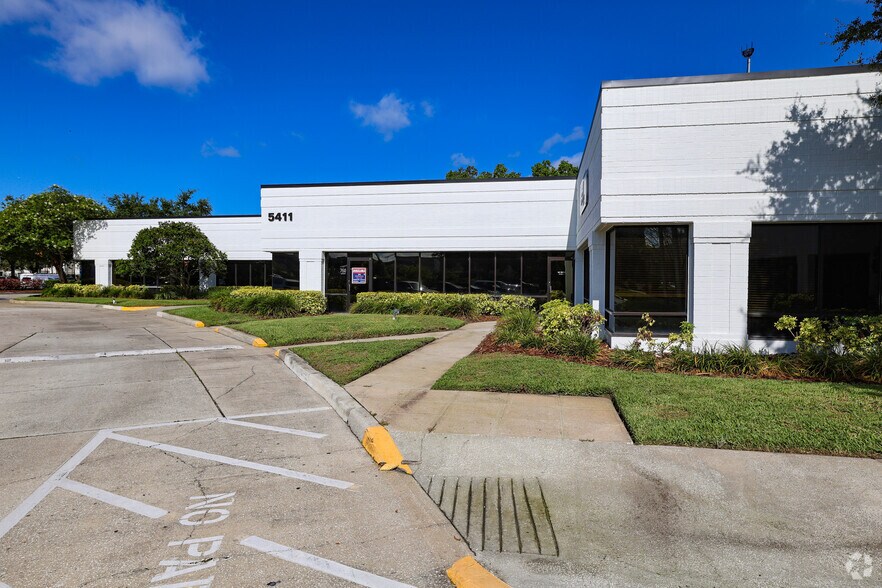 5411 Beaumont Center Blvd, Tampa, FL for rent - Building Photo - Image 1 of 1