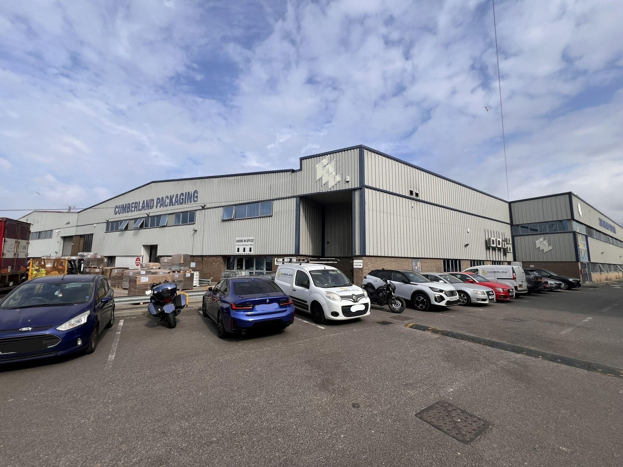 Campfield Rd, Southend On Sea to rent Building Photo- Image 1 of 8