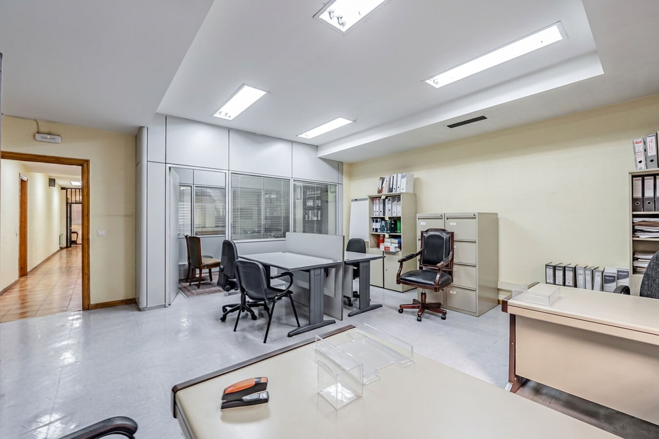 Madrid, MAD 28008 - Unit A - - Interior Photo - Image 2 of 20