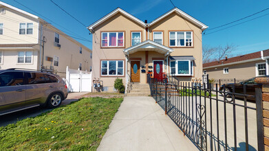 557 Beach 43rd St, Far Rockaway, NY for sale Primary Photo- Image 1 of 1